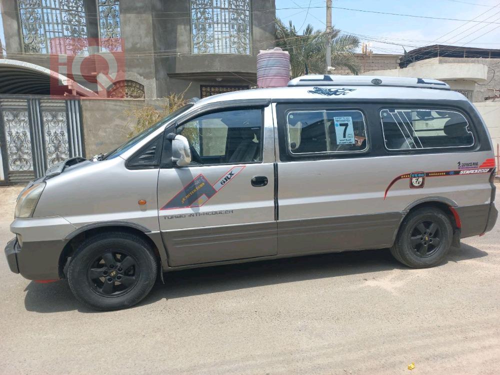 Hyundai Starex